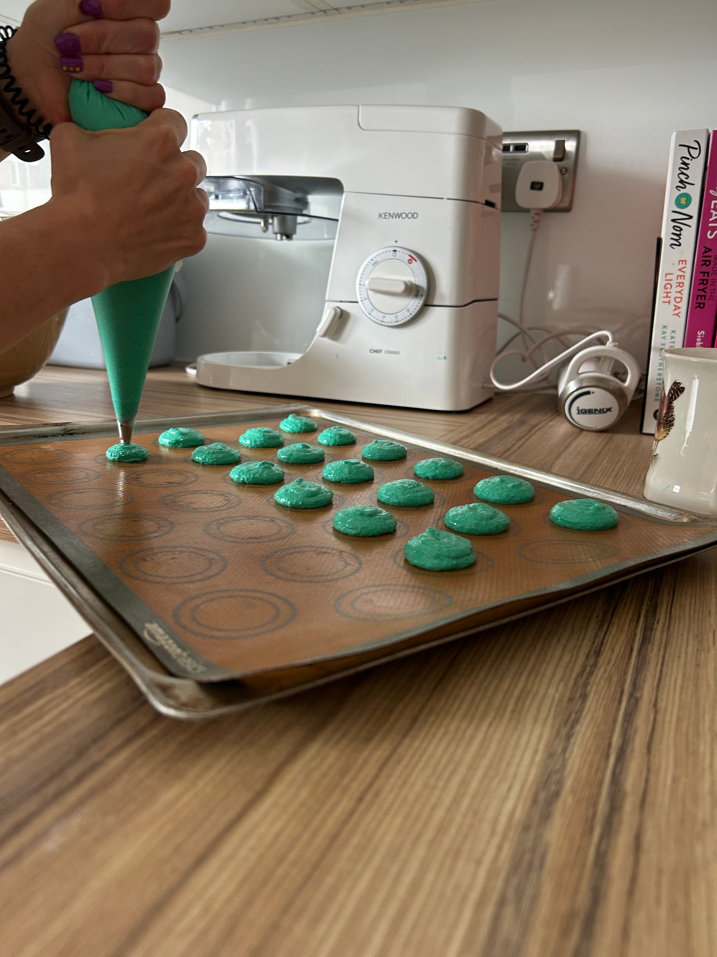 Bake, Fill and Decorate: The Full Macaron Masterclass